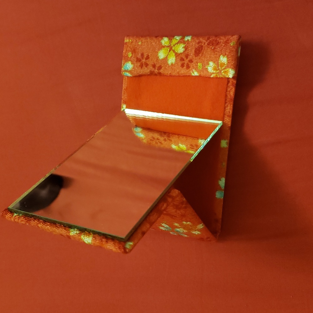 Compact Mirror